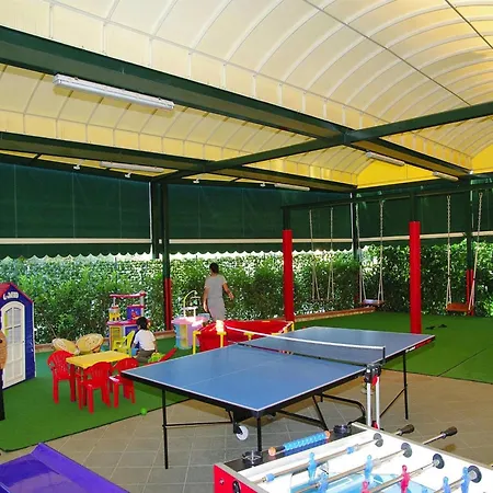 度假居 Near With Pool 切法卢