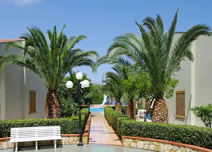 Dom wakacyjny Near With Pool *